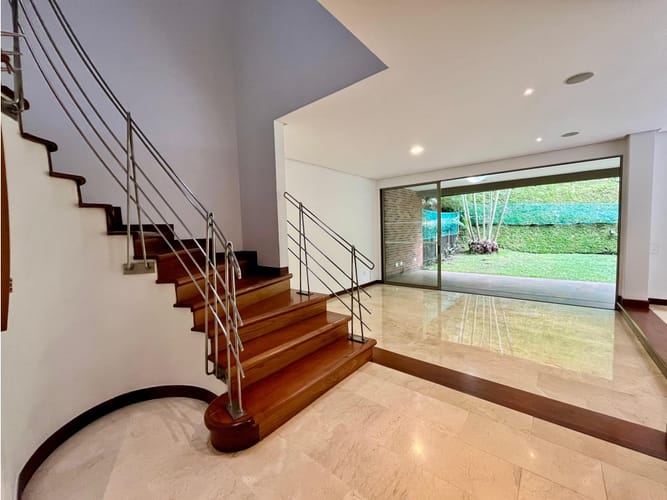 Casa de 3 alcobas en venta en El Tesoro, Medellín, 240 m² · foto 3 de 14