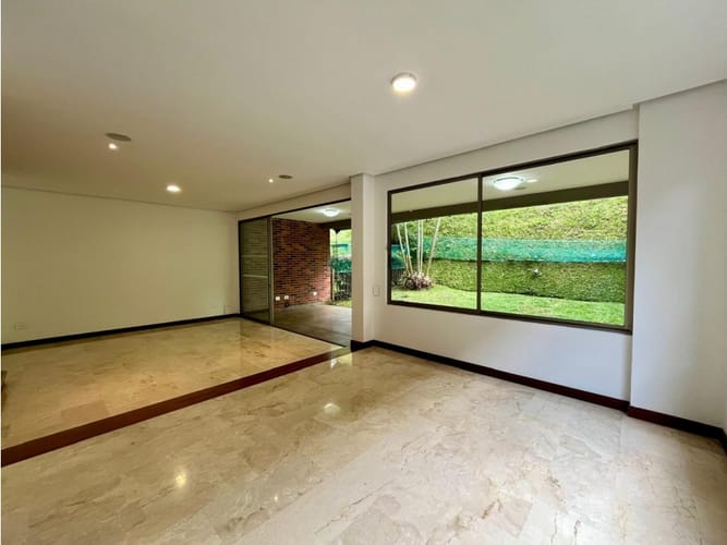 Casa de 3 alcobas en venta en El Tesoro, Medellín, 240 m² · foto 5 de 14