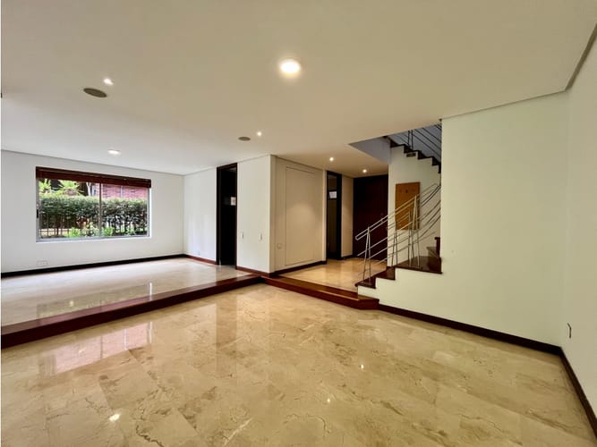 Casa de 3 alcobas en venta en El Tesoro, Medellín, 240 m² · foto 6 de 14