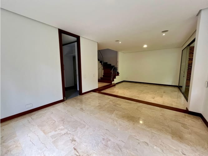 Casa de 3 alcobas en venta en El Tesoro, Medellín, 240 m² · foto 7 de 14