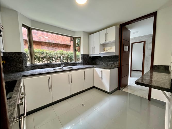 Casa de 3 alcobas en venta en El Tesoro, Medellín, 240 m² · foto 8 de 14