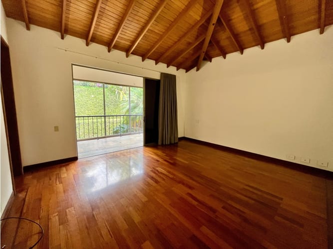 Casa de 3 alcobas en venta en El Tesoro, Medellín, 240 m² · foto 10 de 14
