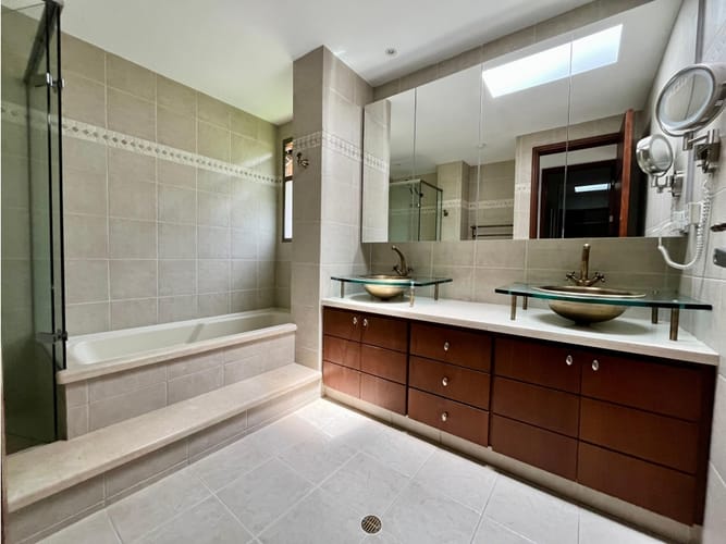 Casa de 3 alcobas en venta en El Tesoro, Medellín, 240 m² · foto 12 de 14