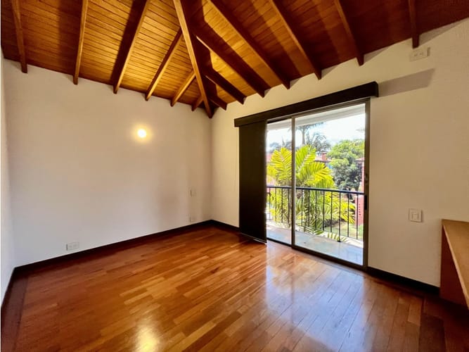 Casa de 3 alcobas en venta en El Tesoro, Medellín, 240 m² · foto 13 de 14