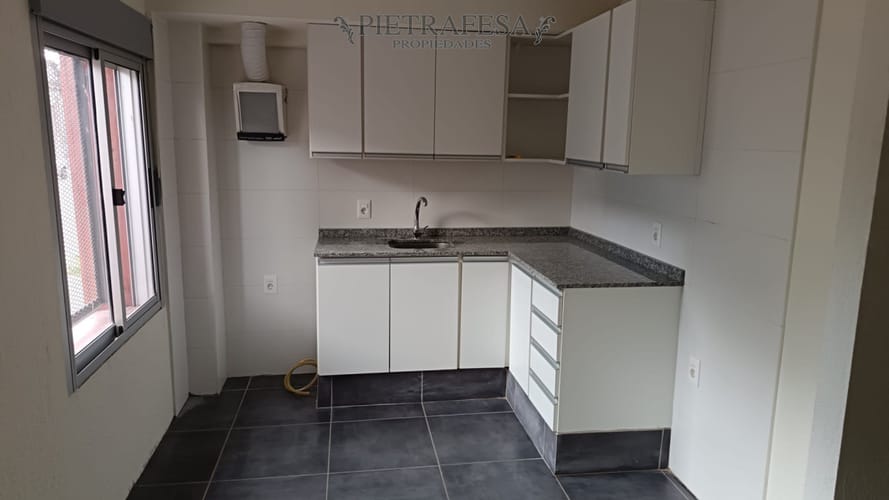Venta y alquiler de apartamento, 1 dormitorio, 1 baño , terraza con lavadero . Aguada
