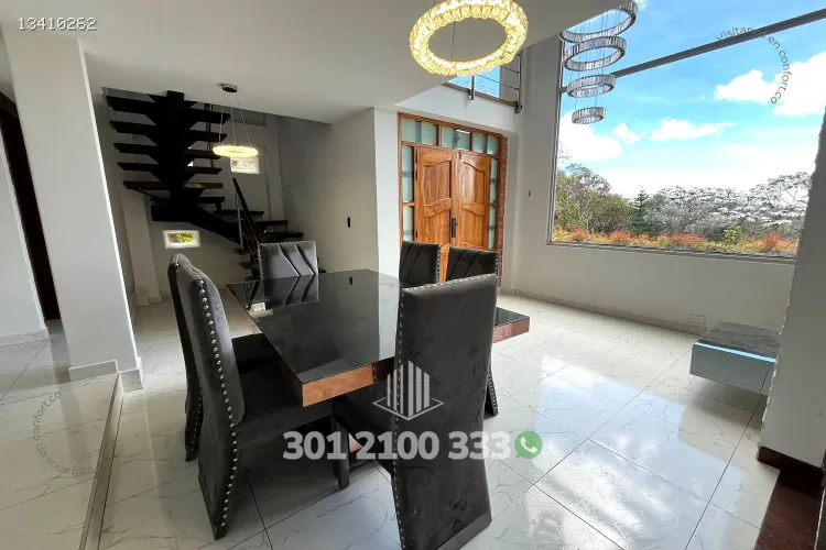 Casa de 4 alcobas en arriendo en Carrizales, Envigado, 550 m² · foto 2 de 24