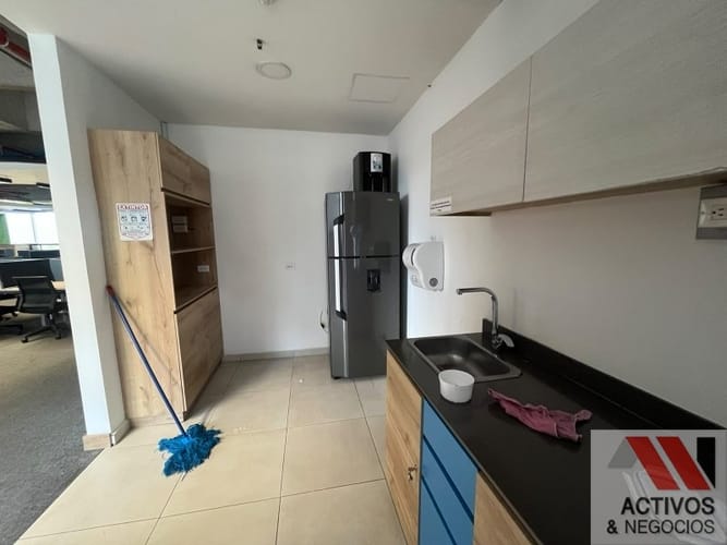 Oficina en arriendo en Castropol, Medellín, 364 m² · foto 6 de 22