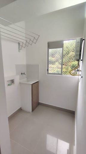 Apartamento de 3 alcobas en arriendo en Quitasol, Bello, 90 m² · foto 3 de 13