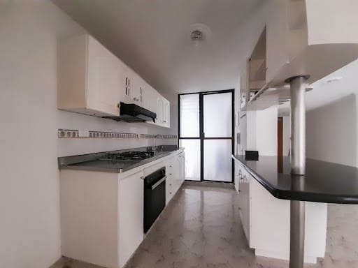 Apartamento de 3 alcobas en arriendo en El Dorado, Envigado, 90 m² · foto 3 de 16