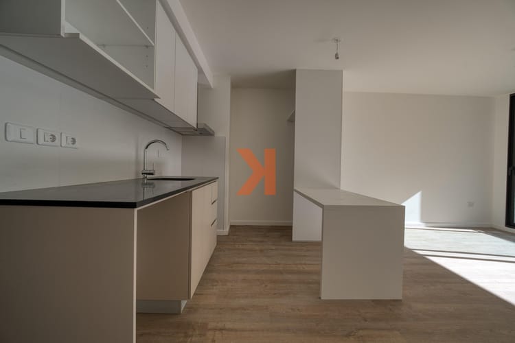 Alquiler De Apartamento 1 Dormitorio Con Balcón Luminoso Al Norte En El Centro · Foto 3