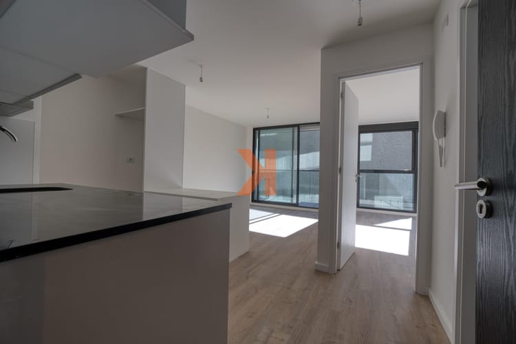 Alquiler De Apartamento 1 Dormitorio Con Balcón Luminoso Al Norte En El Centro · Foto 1