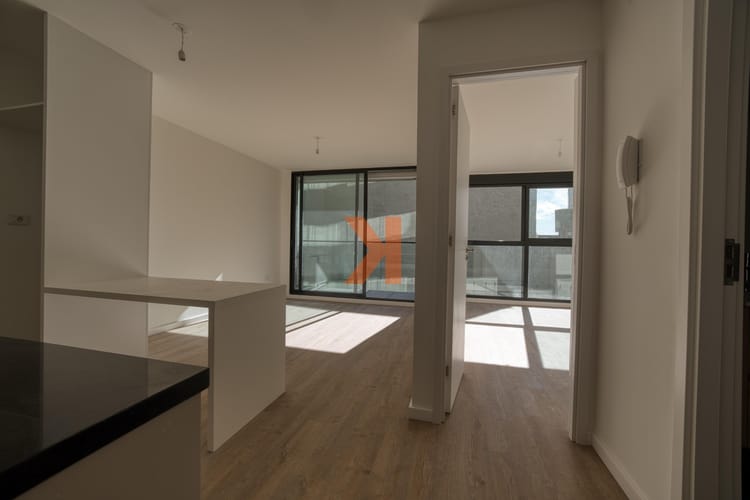Alquiler De Apartamento 1 Dormitorio Con Balcón Luminoso Al Norte En El Centro · Foto 6