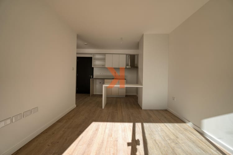 Alquiler De Apartamento 1 Dormitorio Con Balcón Luminoso Al Norte En El Centro · Foto 4