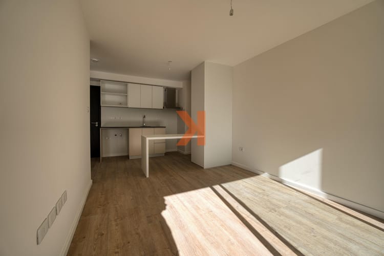 Alquiler De Apartamento 1 Dormitorio Con Balcón Luminoso Al Norte En El Centro · Foto 5