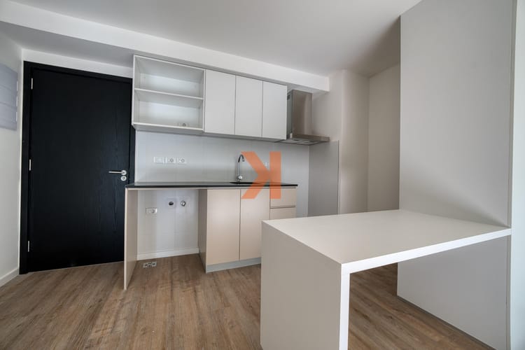 Alquiler De Apartamento 1 Dormitorio Con Balcón Luminoso Al Norte En El Centro · Foto 2