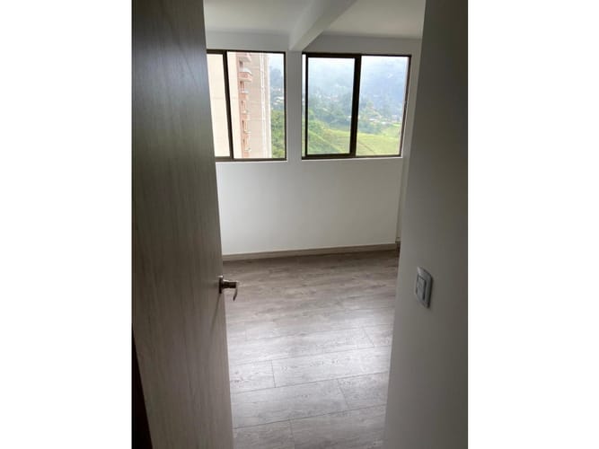 Apartamento de 2 alcobas en venta en Las Lomitas, Sabaneta, 63 m² · foto 5 de 9
