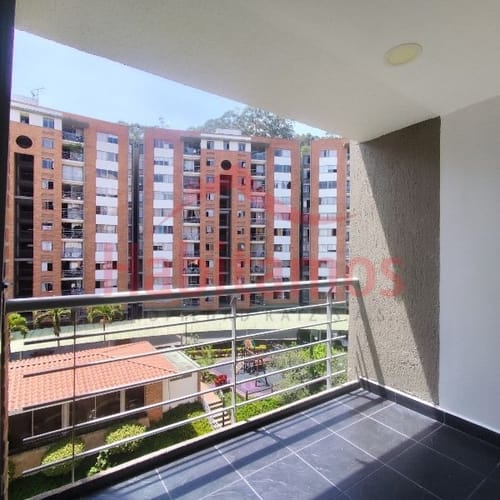 Apartamento de 2 alcobas en arriendo en La Castellana, Medellín, 78 m² · foto 5 de 23