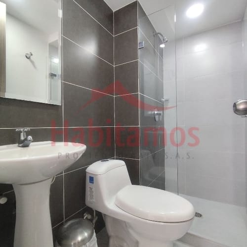 Apartamento de 2 alcobas en arriendo en La Castellana, Medellín, 78 m² · foto 10 de 23
