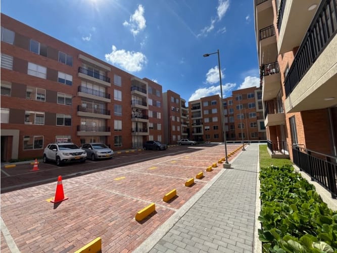Apartamento de 3 alcobas en arriendo en Calahorra, Cajicá, 84 m² · foto 2 de 24