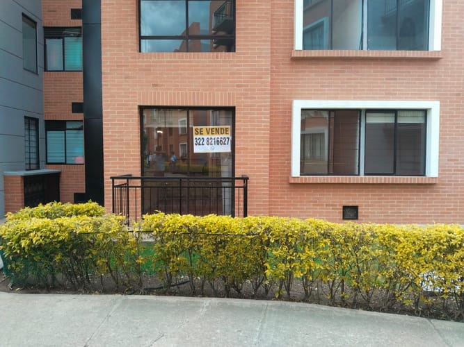 Apartamento de 2 alcobas en venta en Conjunto Residencial Prados Reserva De Madrid, Madrid, 52 m² · foto 2 de 13