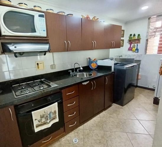 Apartamento de 3 alcobas en venta en Loma Del Chocho, Envigado, 81 m² · foto 3 de 24