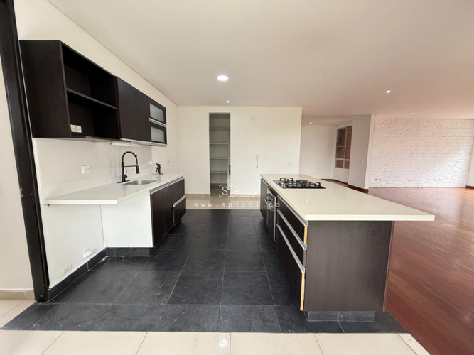 Apartamento de 3 alcobas en venta en El Tesoro, Medellín, 250 m² · foto 2 de 24