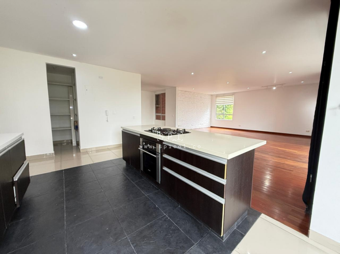 Apartamento de 3 alcobas en venta en El Tesoro, Medellín, 250 m² · foto 3 de 24