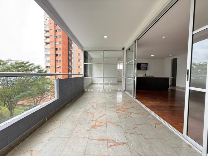 Apartamento de 3 alcobas en venta en El Tesoro, Medellín, 250 m² · foto 12 de 24