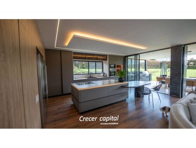 Casa de 3 alcobas en venta en Las Palmas, Envigado, 418 m² · foto 12 de 24