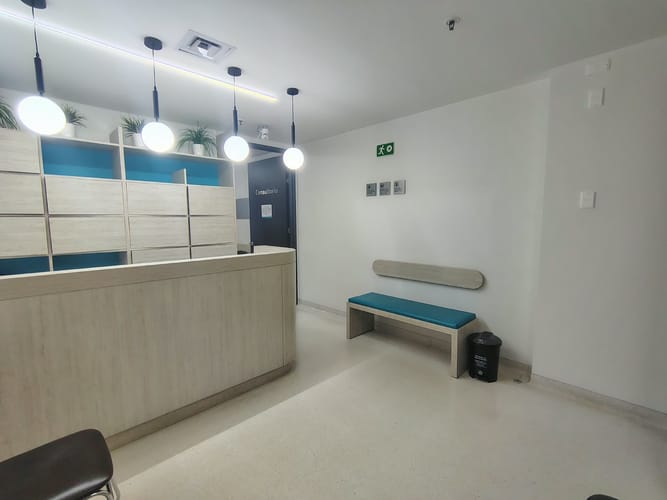 Consultorio en arriendo en El Poblado, Medellín, 47 m² · foto 6 de 10