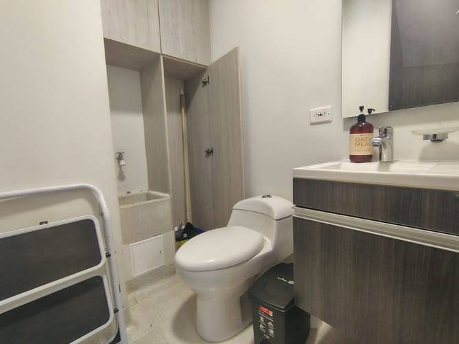 Consultorio en arriendo en El Poblado, Medellín, 47 m² · foto 8 de 10