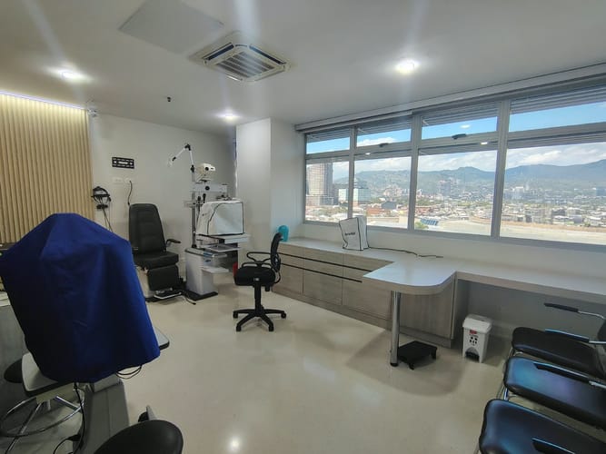 Consultorio en arriendo en El Poblado, Medellín, 47 m² · foto 5 de 10
