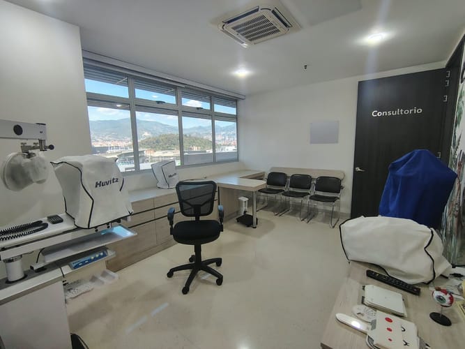 Consultorio en arriendo en El Poblado, Medellín, 47 m² · foto 2 de 10