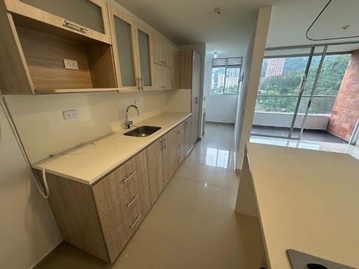 Apartamento de 3 alcobas en arriendo en La Navarra, Bello, 74 m² · foto 3 de 15