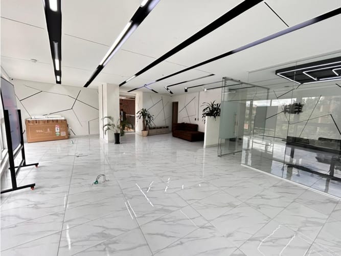 Oficina en arriendo en Castropol, Medellín, 96 m² · foto 2 de 9