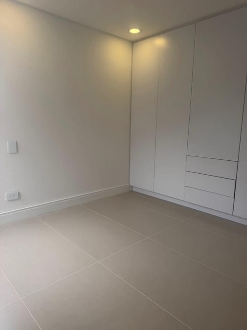 Apartamento de 3 alcobas en venta en Oviedo, Medellín, 150 m² · foto 6 de 17