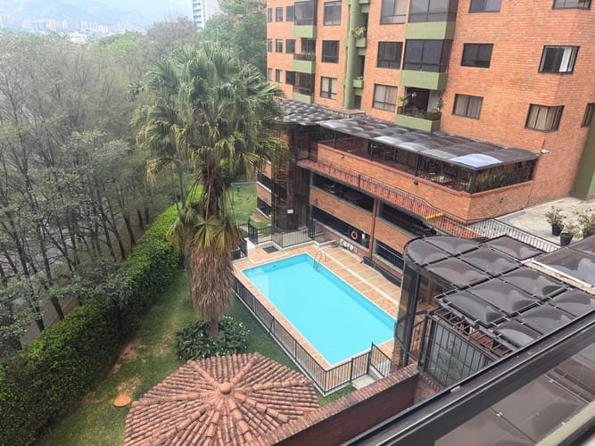 Apartamento de 3 alcobas en venta en Oviedo, Medellín, 150 m² · foto 5 de 17