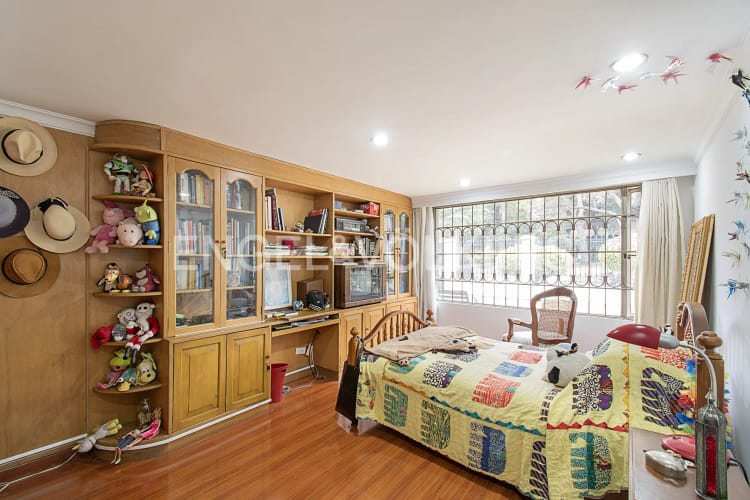 Casa de 3 alcobas en venta en Santa Barbara Alta, Bogotá, 390 m² · foto 14 de 17