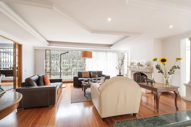 Casa de 3 alcobas en venta en Santa Barbara Alta, Bogotá, 390 m² · foto 2 de 17