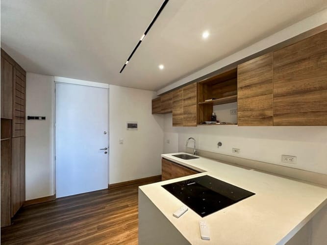 Apartaestudio en venta en El Poblado, Medellín, 50 m² · foto 6 de 24