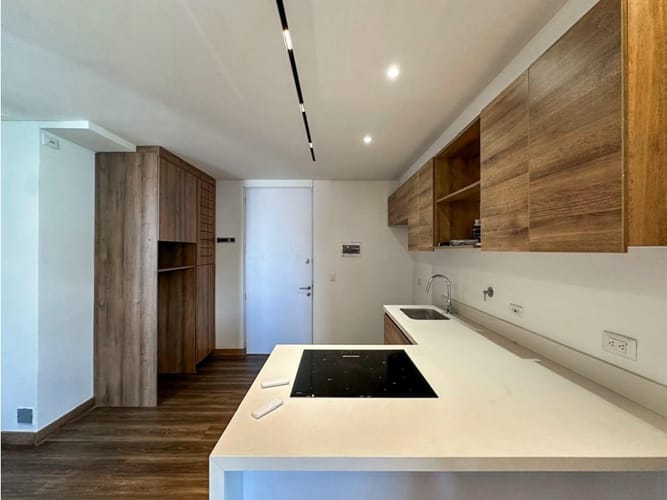 Apartaestudio en venta en El Poblado, Medellín, 50 m² · foto 7 de 24