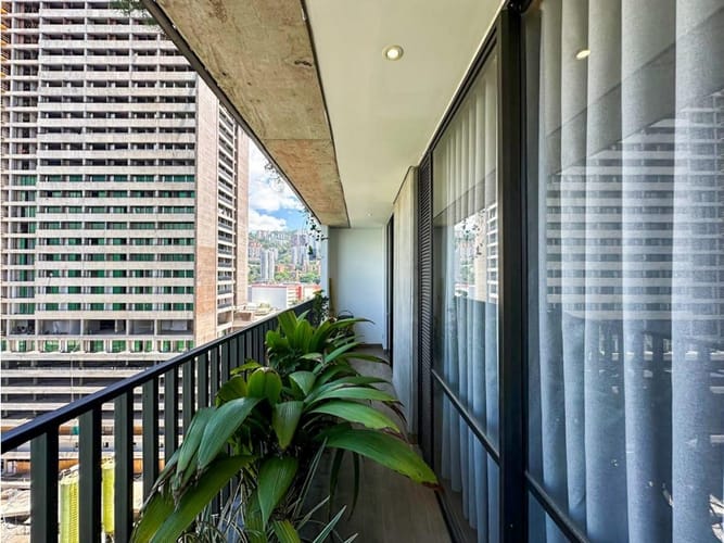 Apartaestudio en venta en El Poblado, Medellín, 50 m² · foto 9 de 24