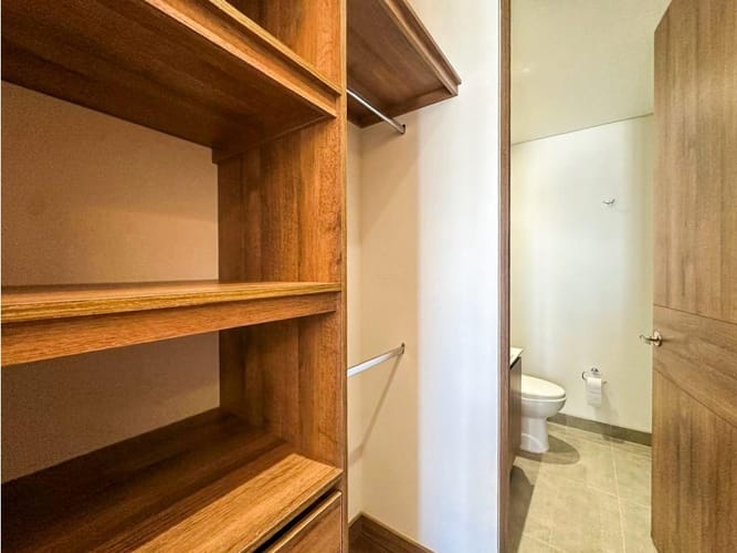 Apartaestudio en venta en El Poblado, Medellín, 50 m² · foto 11 de 24