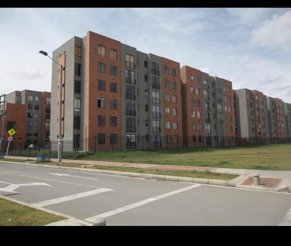 Apartamento de 3 alcobas en venta en San Pedro, Madrid, 55 m² · foto 2 de 4