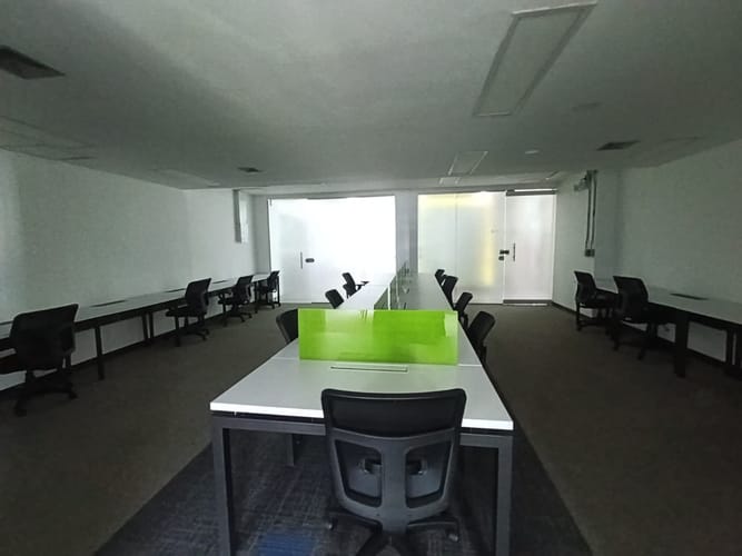 Local en arriendo en El Poblado, Medellín, 1863 m² · foto 2 de 20
