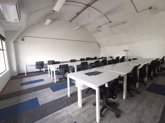 Local en arriendo en El Poblado, Medellín, 1863 m² · foto 11 de 20