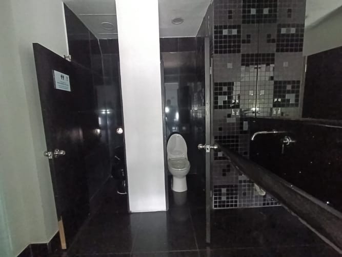 Local en arriendo en El Poblado, Medellín, 1863 m² · foto 12 de 20