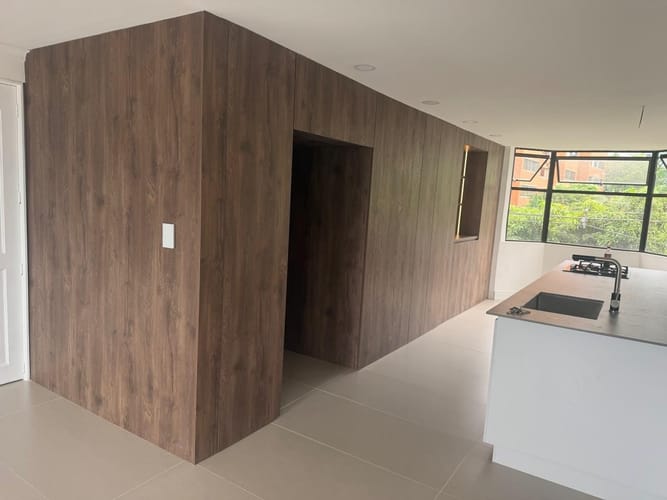 Apartamento de 3 alcobas en venta en Oviedo, Medellín, 150 m² · foto 2 de 17