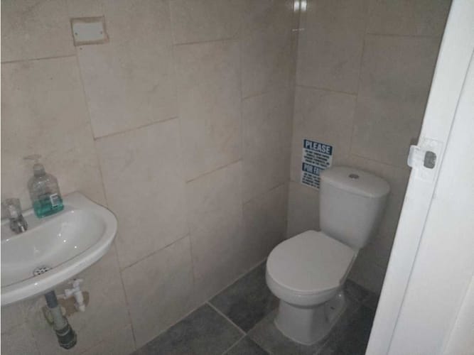 Local en arriendo en Conquistadores, Medellín, 22 m² · foto 4 de 5