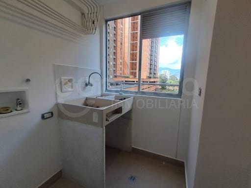Apartamento de 3 alcobas en arriendo en Loma De San Jose, Sabaneta, 88 m² · foto 18 de 23